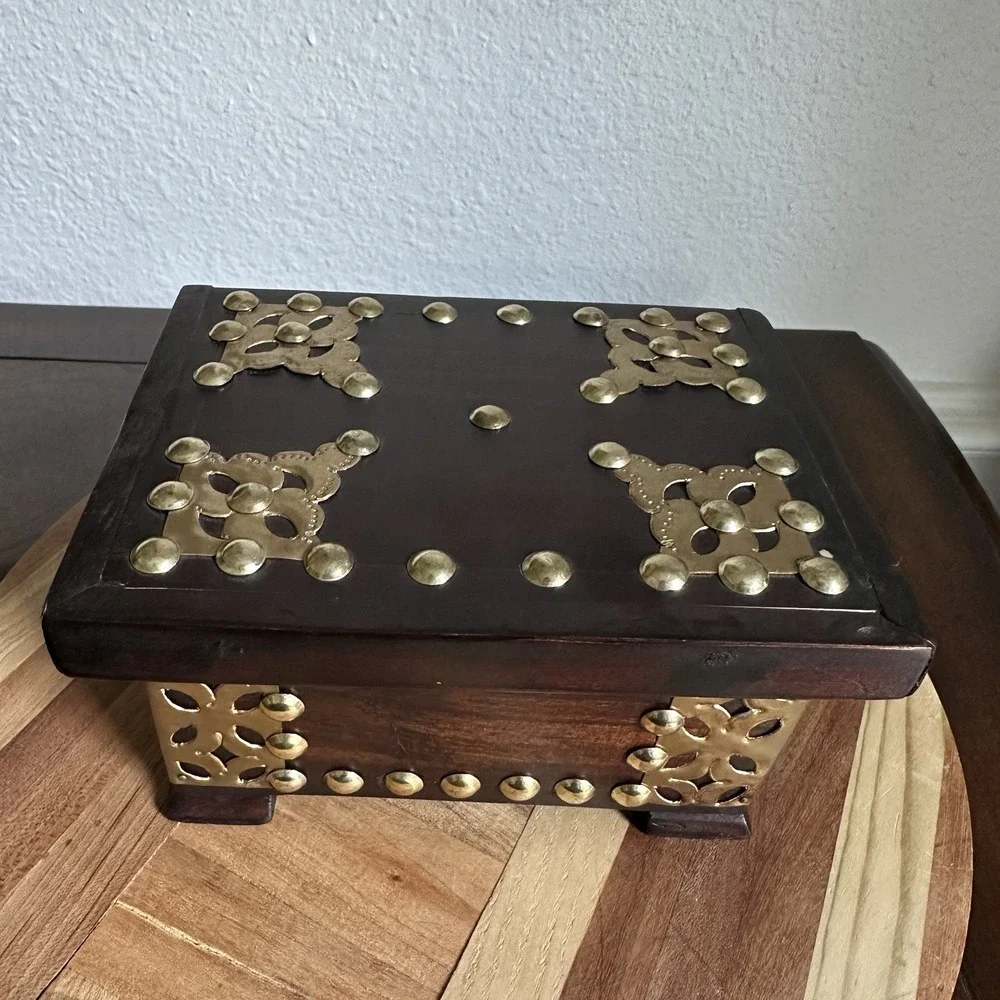 Vintage Keepsake‎ Trinket Box 6x4.5 Inch Solid Wood Brass Accents Studs Ornate